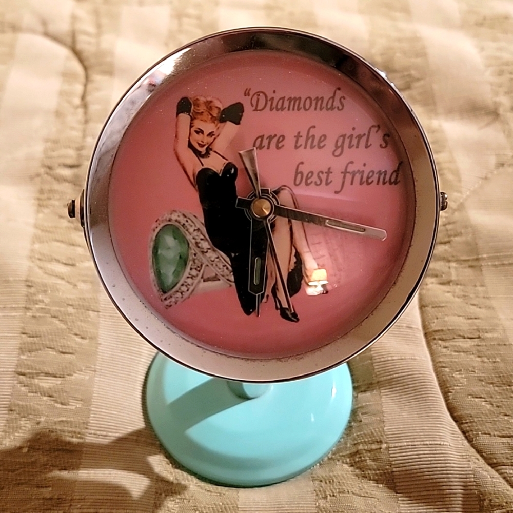 Wind up retro like alarm clock